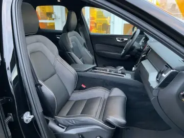 VOLVO XC60 T8 Ultimate Dark Plug-In AWD ACC HUD Google