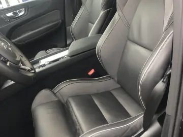 VOLVO XC60 B5 Plus Black Edition AWD Licht Paket