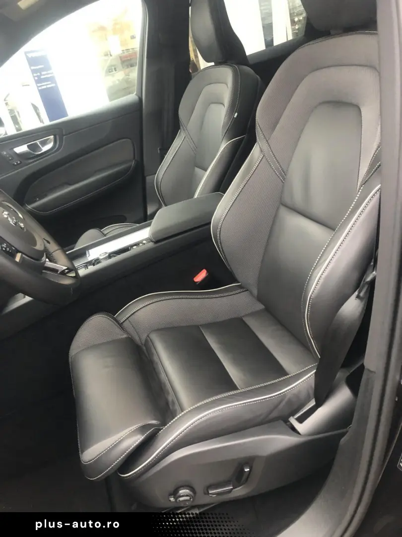 VOLVO XC60 B5 Plus Black Edition AWD Licht Paket