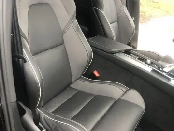 VOLVO XC60 B5 Plus Black Edition AWD Licht Paket