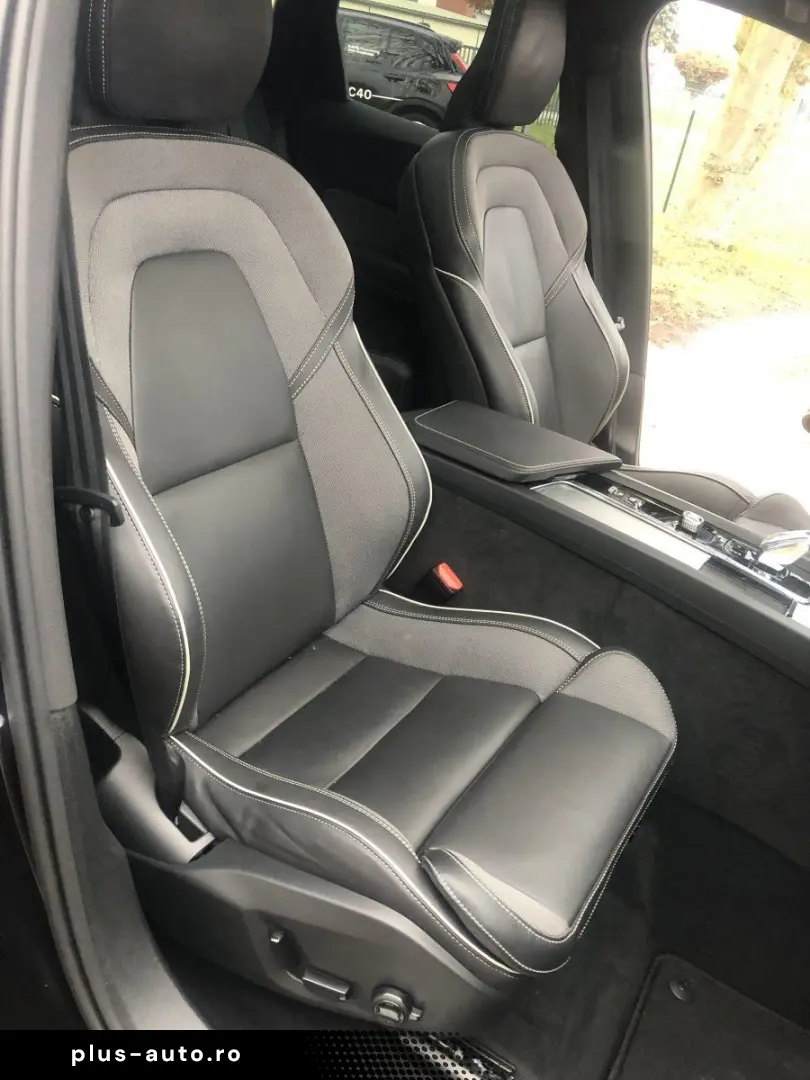 VOLVO XC60 B5 Plus Black Edition AWD Licht Paket