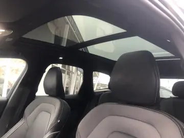 VOLVO XC60 B5 Plus Black Edition AWD Licht Paket