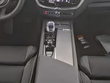 VOLVO XC60 B5 AWD Plus Black Edition PANO 360CAM FLED