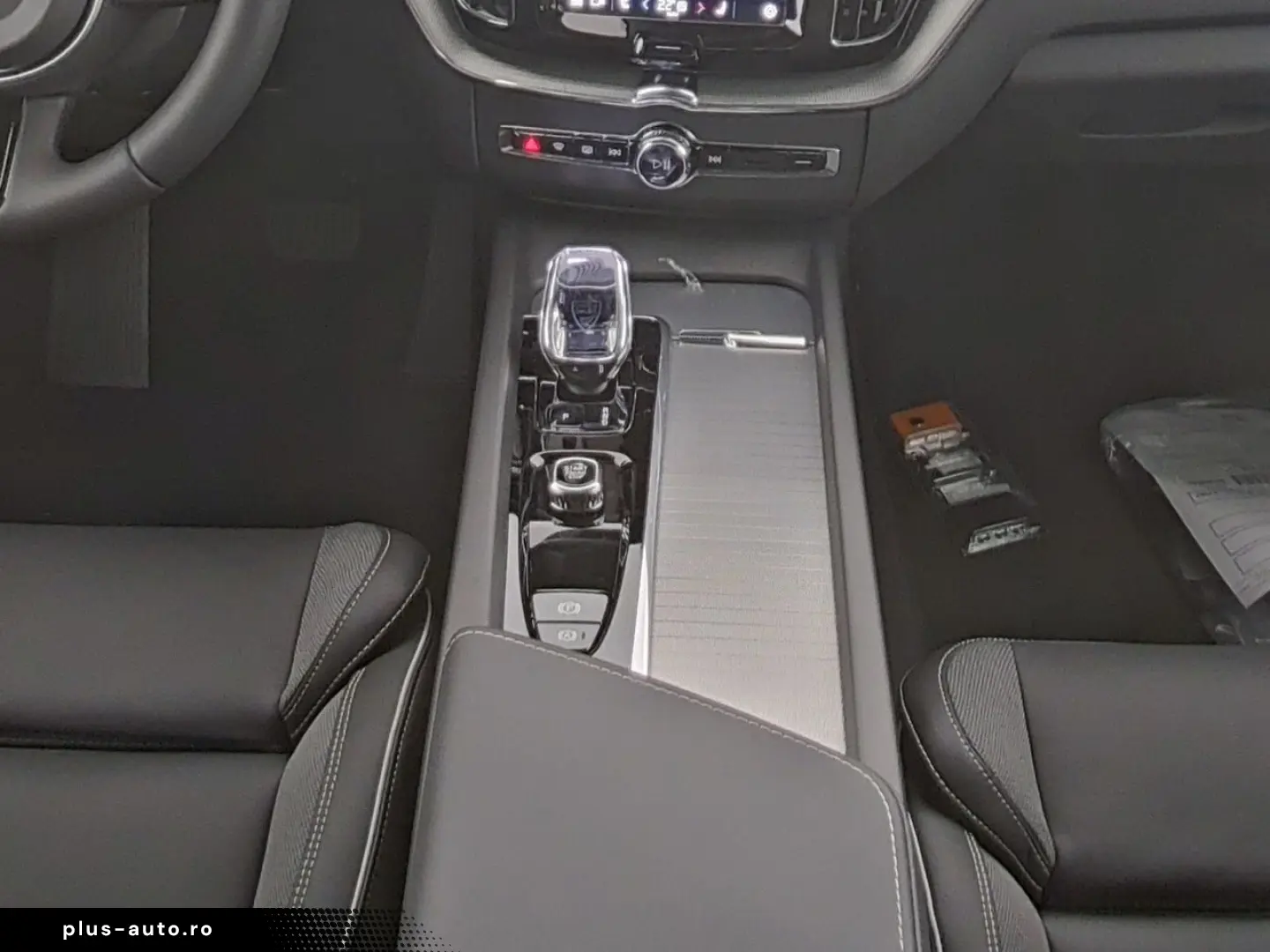 VOLVO XC60 B5 AWD Plus Black Edition PANO 360CAM FLED