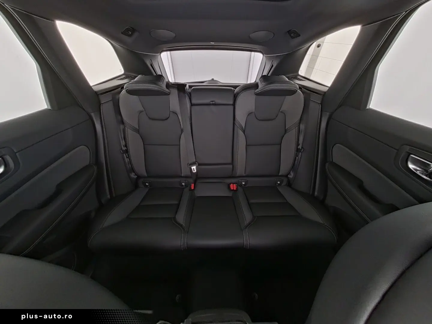 VOLVO XC60 B5 AWD Plus Black Edition PANO 360CAM FLED