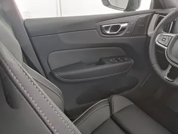 VOLVO XC60 B5 AWD Plus Black Edition PANO 360CAM FLED