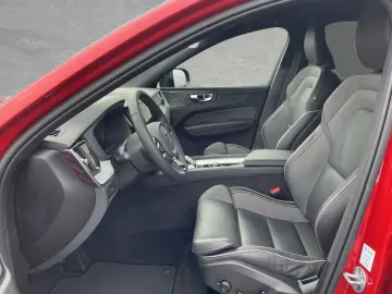 VOLVO XC60 B5 AWD Mild-Hybrid Plus Dark AHK ACC BLIS