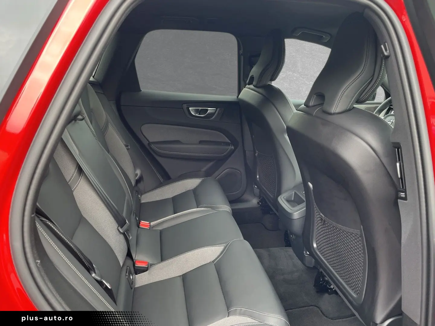 VOLVO XC60 B5 AWD Mild-Hybrid Plus Dark AHK ACC BLIS