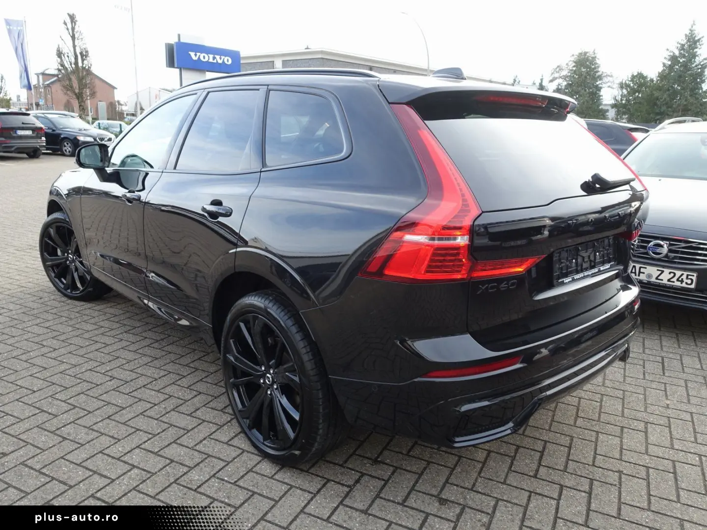 VOLVO XC60 Black Edition Ultra B5 AWD Pano 360  B&W