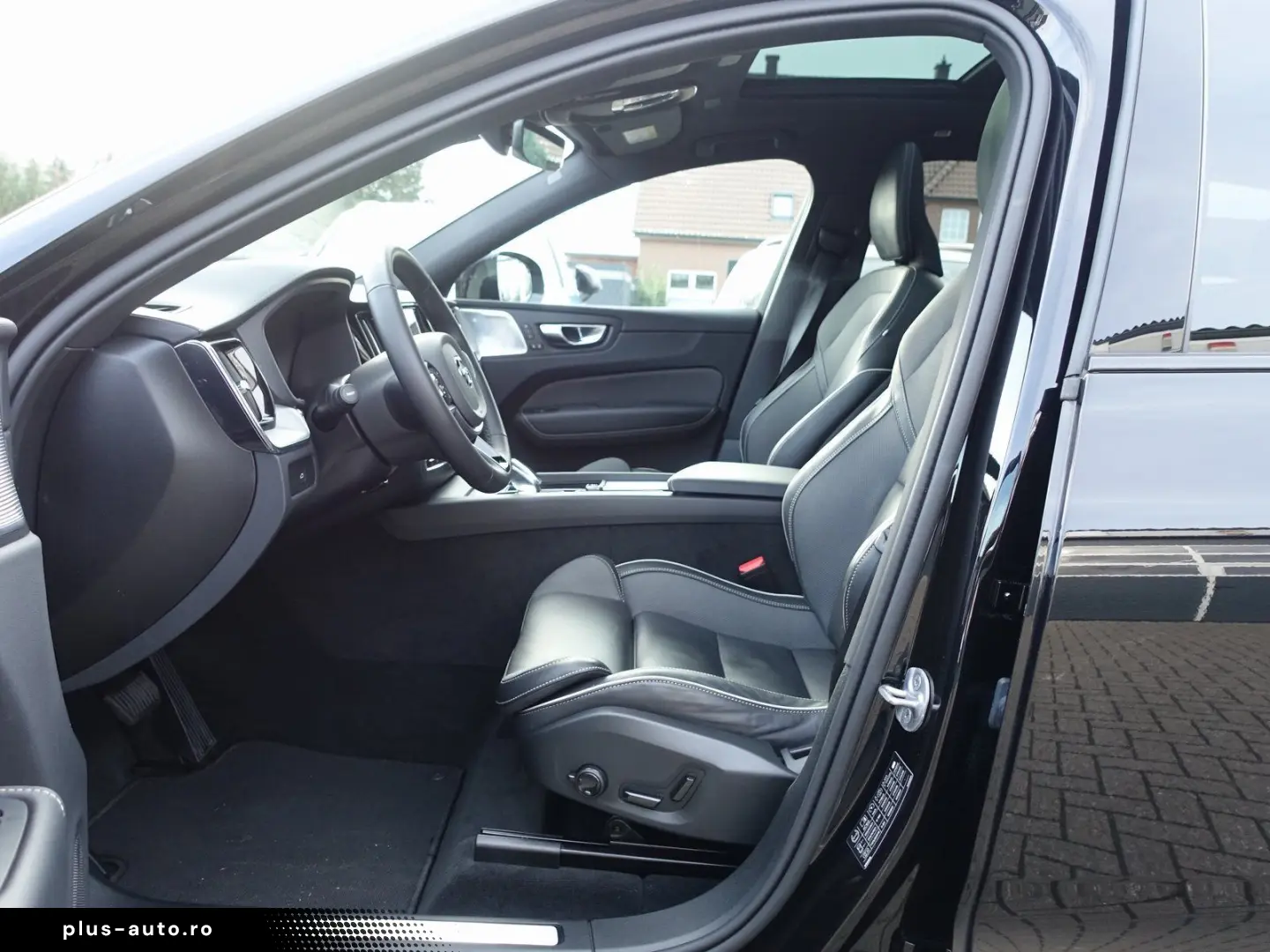 VOLVO XC60 Black Edition Ultra B5 AWD Pano 360  B&W