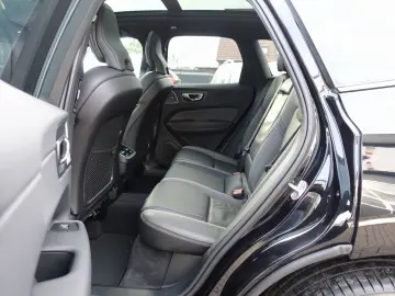 VOLVO XC60 Black Edition Ultra B5 AWD Pano 360  B&W