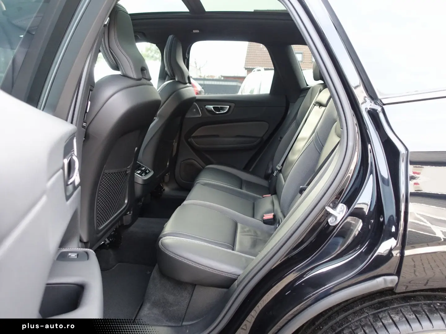 VOLVO XC60 Black Edition Ultra B5 AWD Pano 360  B&W