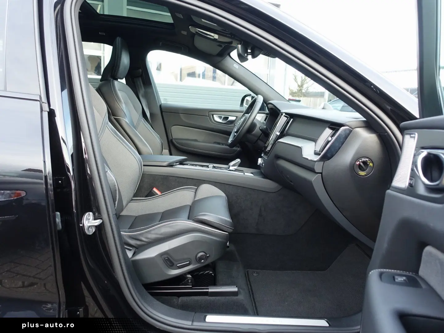 VOLVO XC60 Black Edition Ultra B5 AWD Pano 360  B&W