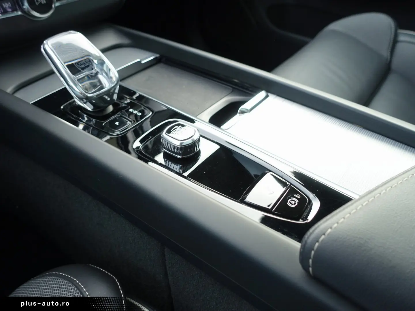 VOLVO XC60 Black Edition Ultra B5 AWD Pano 360  B&W