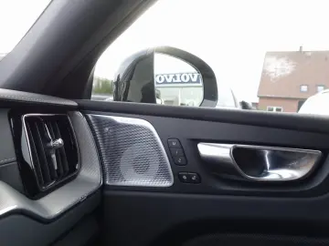 VOLVO XC60 Black Edition Ultra B5 AWD Pano 360  B&W