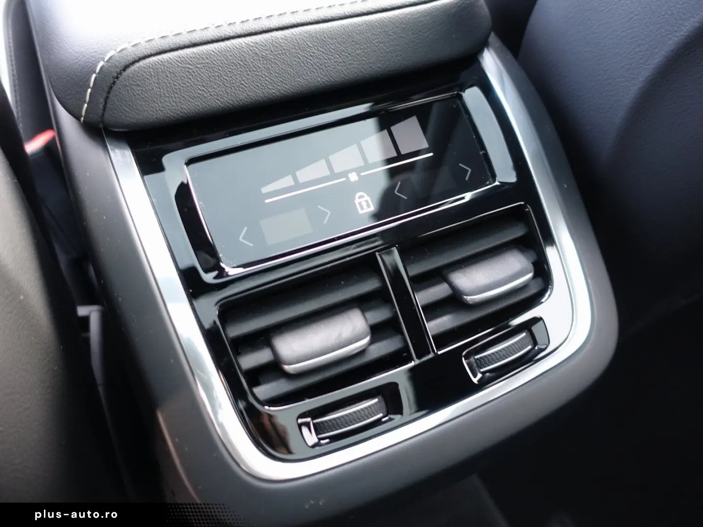 VOLVO XC60 Black Edition Ultra B5 AWD Pano 360  B&W