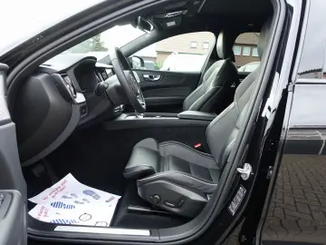 VOLVO XC60 Black Edition Ultra B5 AWD B&W HeadUP 360