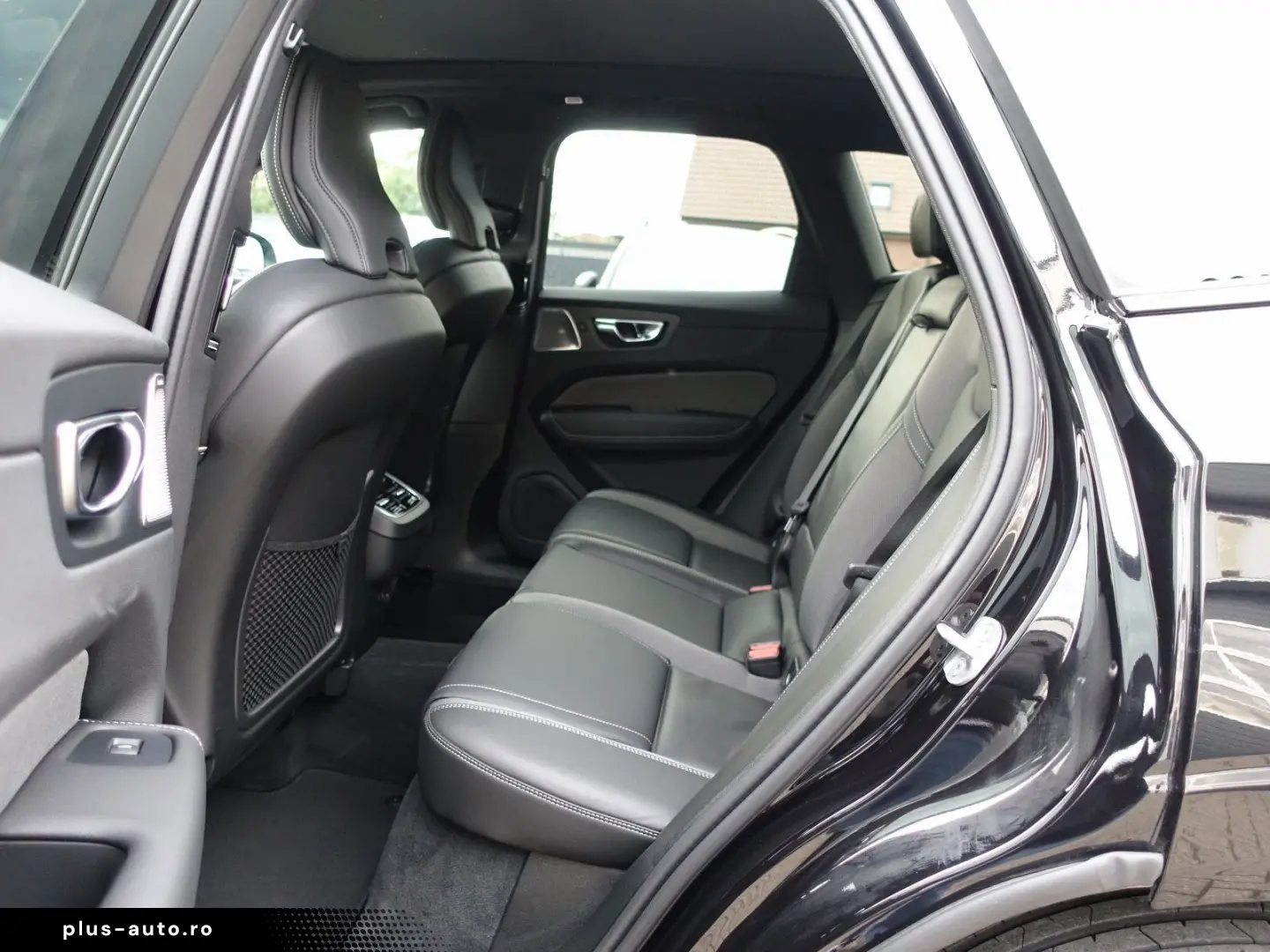 VOLVO XC60 Black Edition Ultra B5 AWD B&W HeadUP 360