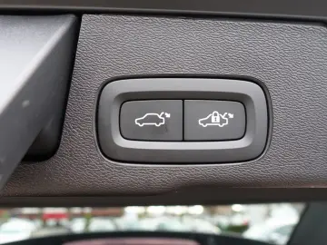 VOLVO XC60 Black Edition Ultra B5 AWD B&W HeadUP 360