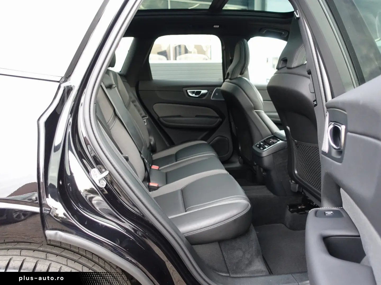 VOLVO XC60 Black Edition Ultra B5 AWD B&W HeadUP 360