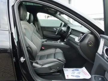 VOLVO XC60 Black Edition Ultra B5 AWD B&W HeadUP 360