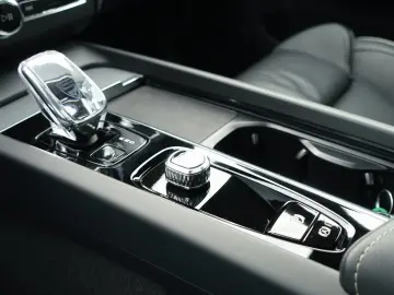 VOLVO XC60 Black Edition Ultra B5 AWD B&W HeadUP 360