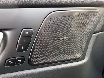 VOLVO XC60 Ultimate AWD HuD Leder Pano B&W 360  21