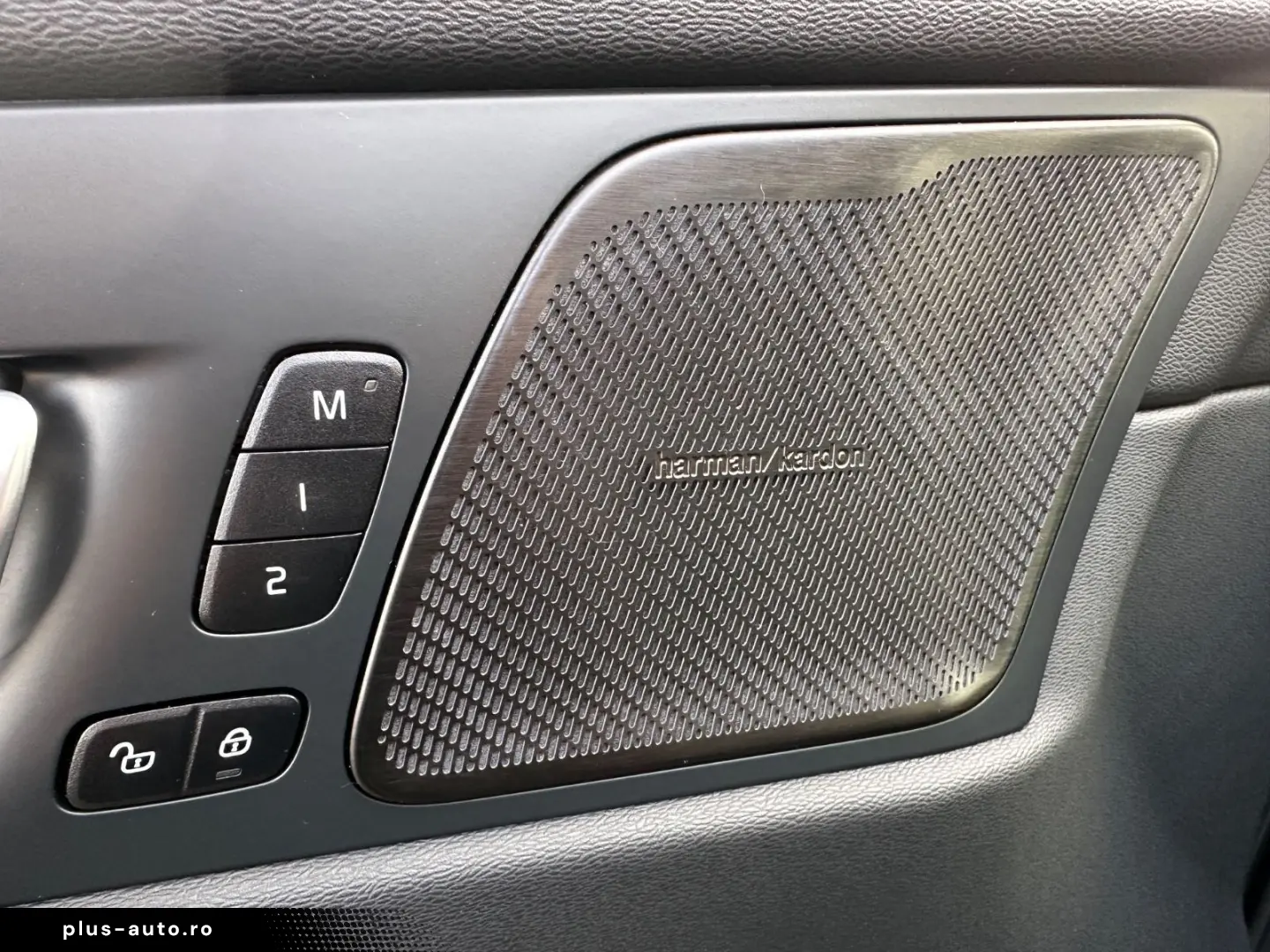 VOLVO XC60 Ultimate AWD HuD Leder Pano B&W 360  21