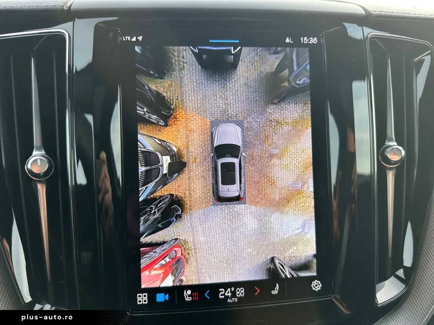 VOLVO XC60 Ultimate AWD HuD Leder Pano B&W 360  21