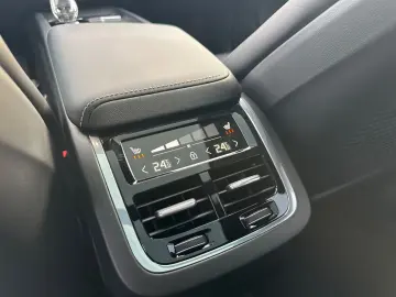 VOLVO XC60 Ultimate AWD HuD Leder Pano B&W 360  21