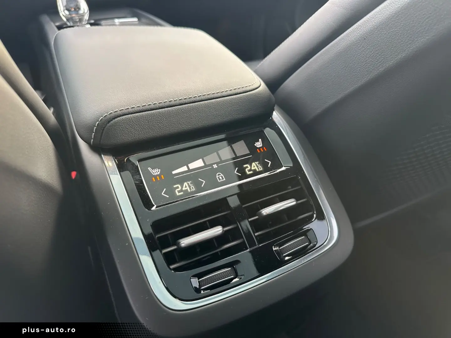 VOLVO XC60 Ultimate AWD HuD Leder Pano B&W 360  21