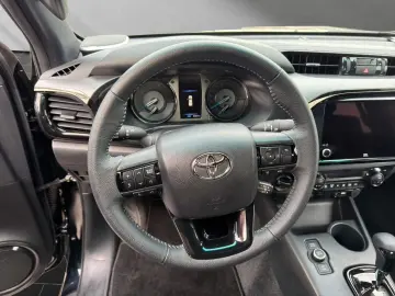 TOYOTA Hilux DOUBLE CAB INVINCIBLE 4x4