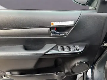 TOYOTA Hilux DOUBLE CAB INVINCIBLE 4x4