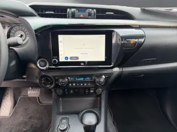 TOYOTA Hilux DOUBLE CAB INVINCIBLE 4x4