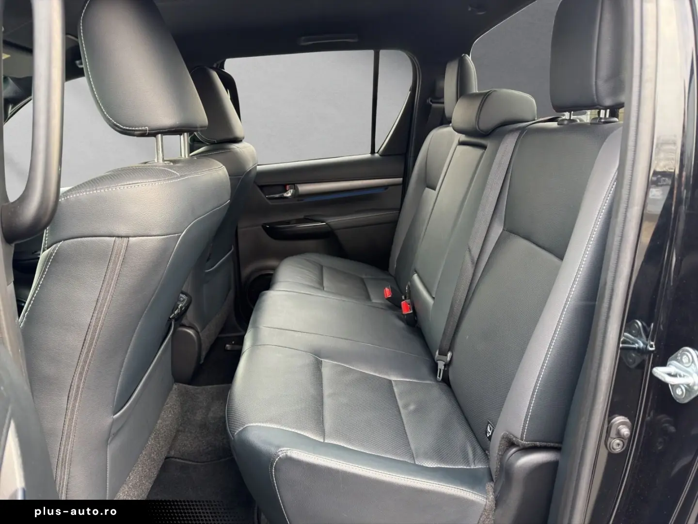 TOYOTA Hilux DOUBLE CAB INVINCIBLE 4x4