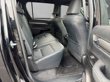 TOYOTA Hilux DOUBLE CAB INVINCIBLE 4x4