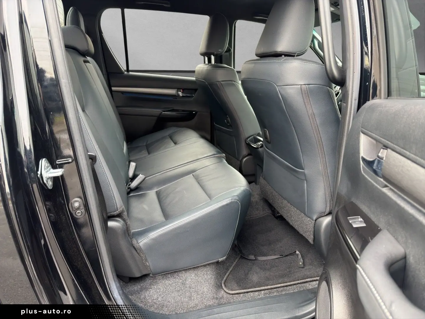 TOYOTA Hilux DOUBLE CAB INVINCIBLE 4x4