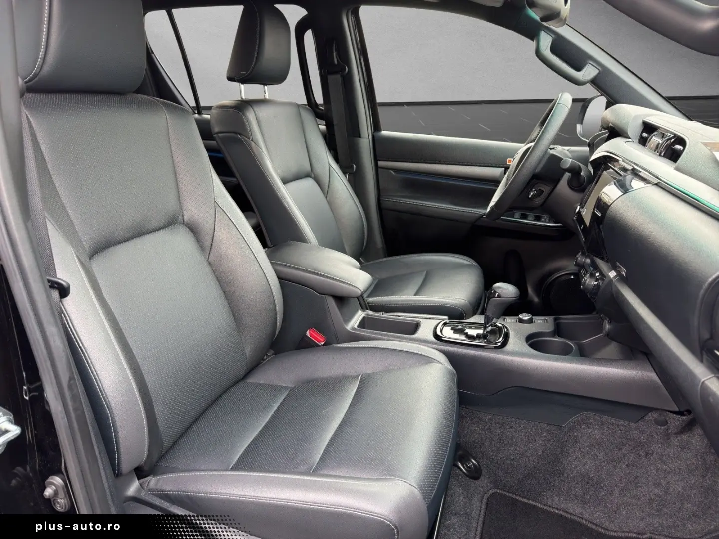 TOYOTA Hilux DOUBLE CAB INVINCIBLE 4x4