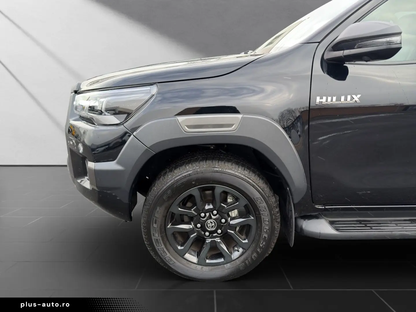 TOYOTA Hilux DOUBLE CAB INVINCIBLE 4x4