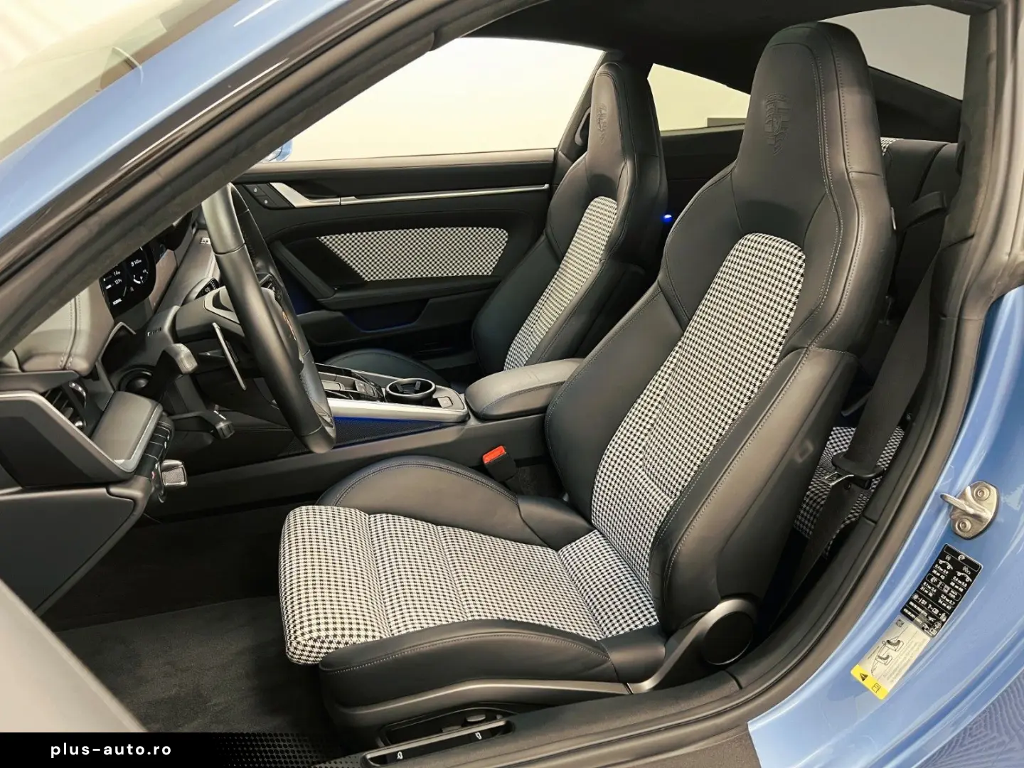 PORSCHE 911 Turbo S   PTS   Lift   Heritage Design