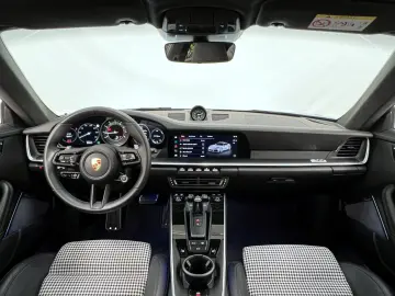 PORSCHE 911 Turbo S   PTS   Lift   Heritage Design