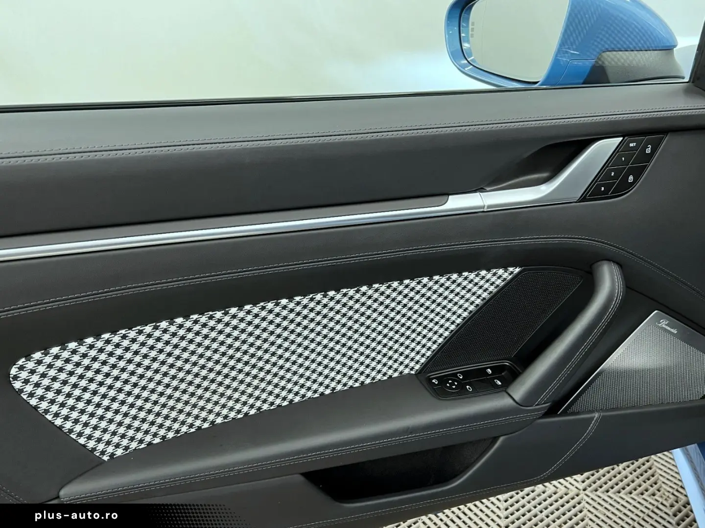 PORSCHE 911 Turbo S   PTS   Lift   Heritage Design