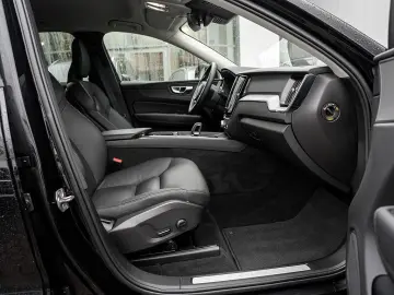 VOLVO XC60 B5 AWD Momentum Pro