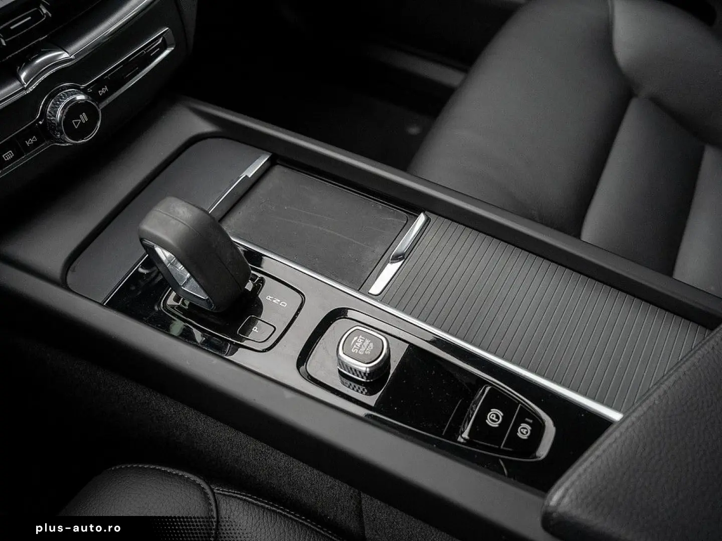 VOLVO XC60 B5 AWD Momentum Pro