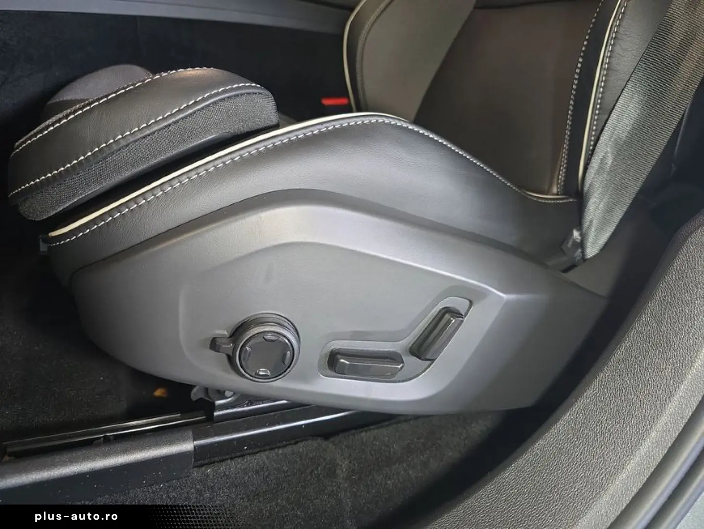 VOLVO XC60 B4 B Plus Dark