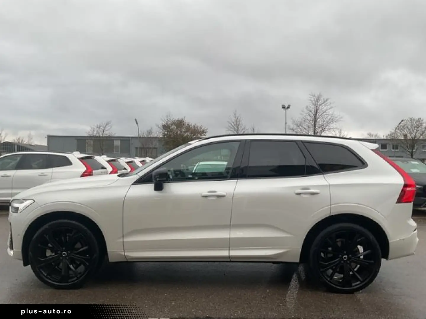 VOLVO XC60 B4 Plus Dark 2WD Pano ACC 360  Google 21