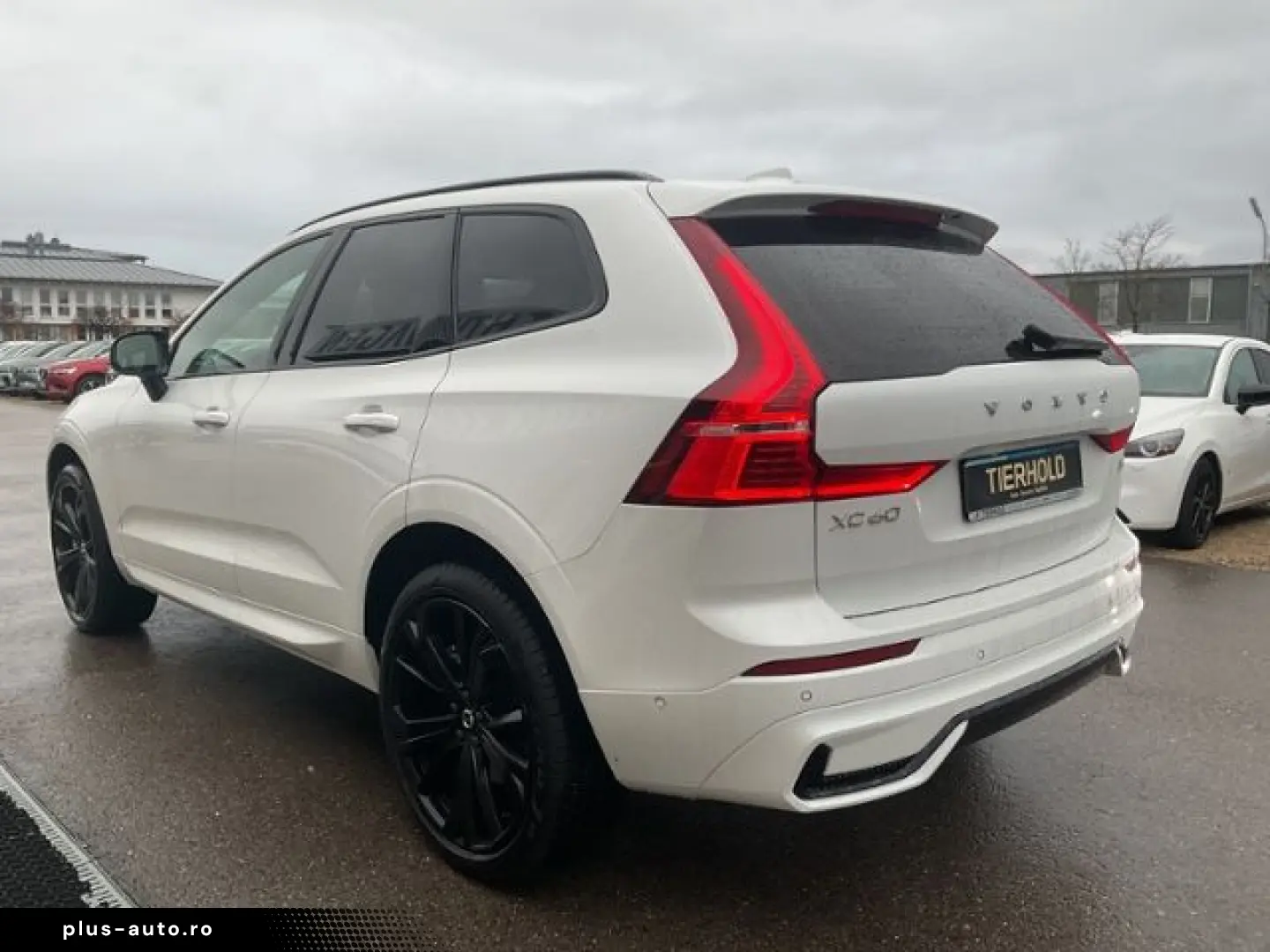 VOLVO XC60 B4 Plus Dark 2WD Pano ACC 360  Google 21
