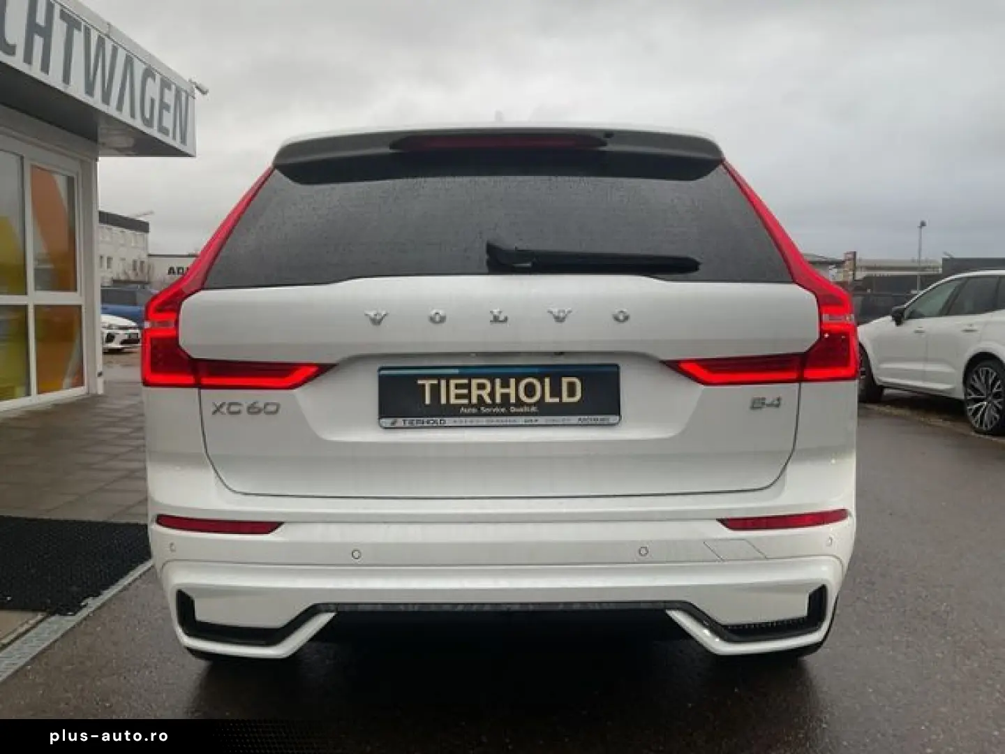 VOLVO XC60 B4 Plus Dark 2WD Pano ACC 360  Google 21