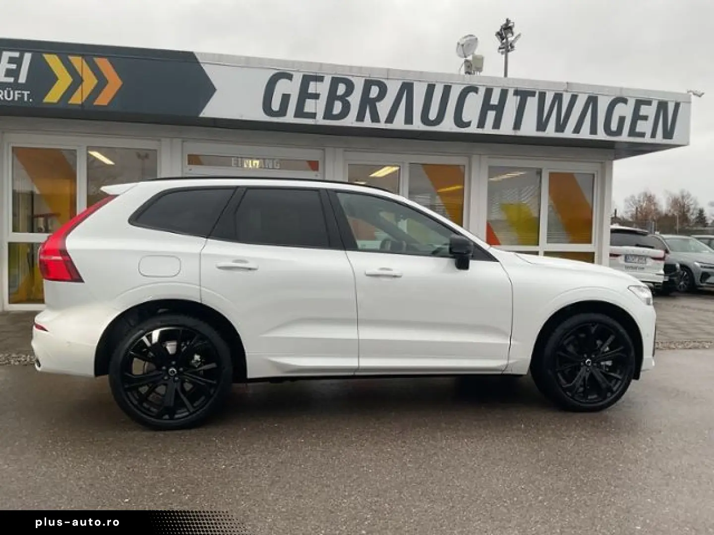 VOLVO XC60 B4 Plus Dark 2WD Pano ACC 360  Google 21