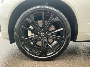 VOLVO XC60 B4 Plus Dark 2WD Pano ACC 360  Google 21